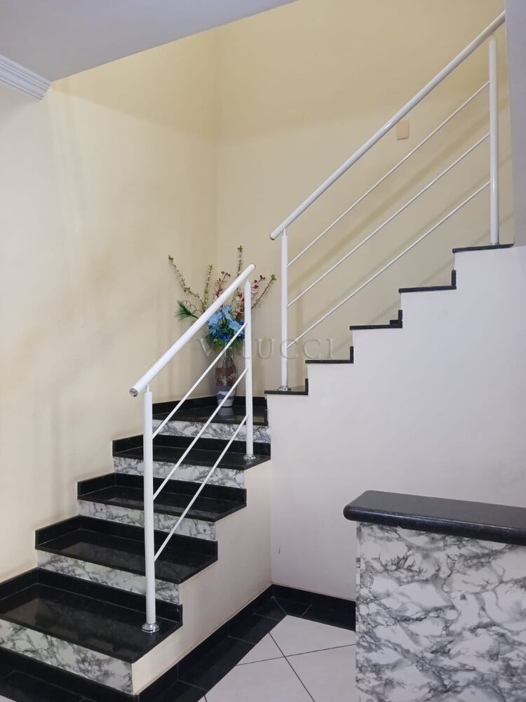 Casa à venda com 3 quartos, 250m² - Foto 2