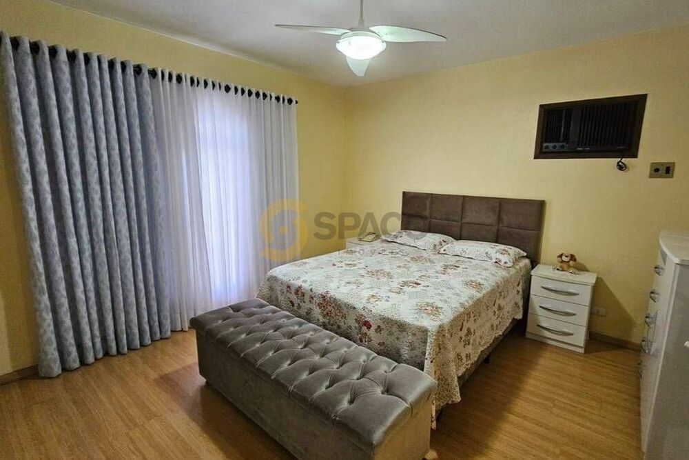 Casa, 4 quartos, 188 m² - Foto 1