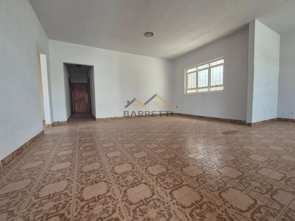 Casa à venda com 3 quartos, 204m² - Foto 1