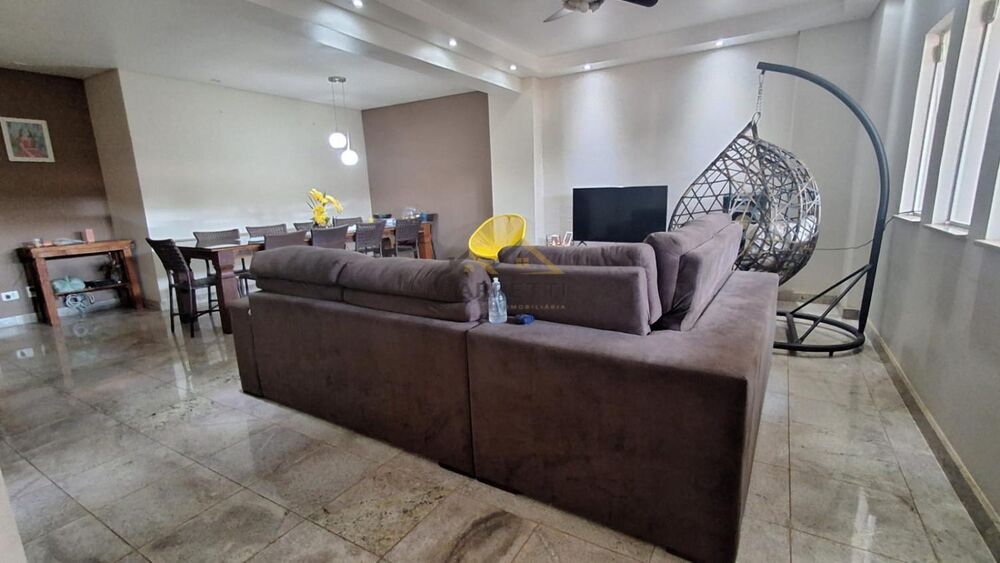 Casa, 4 quartos, 207 m² - Foto 1