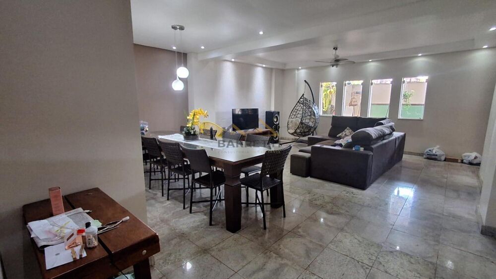 Casa, 4 quartos, 207 m² - Foto 2