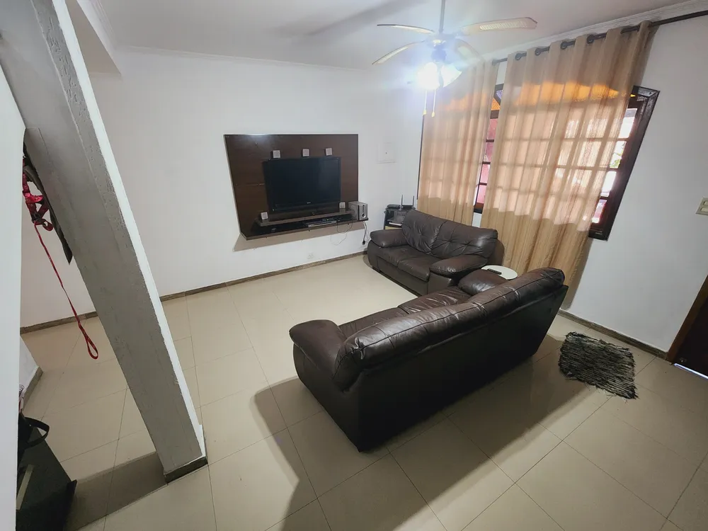Casa, 3 quartos, 220 m² - Foto 1
