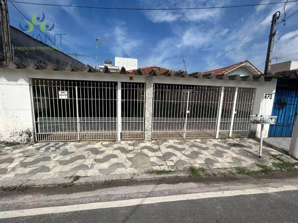 Sobrado à venda e aluguel com 3 quartos, 252m² - Foto 1