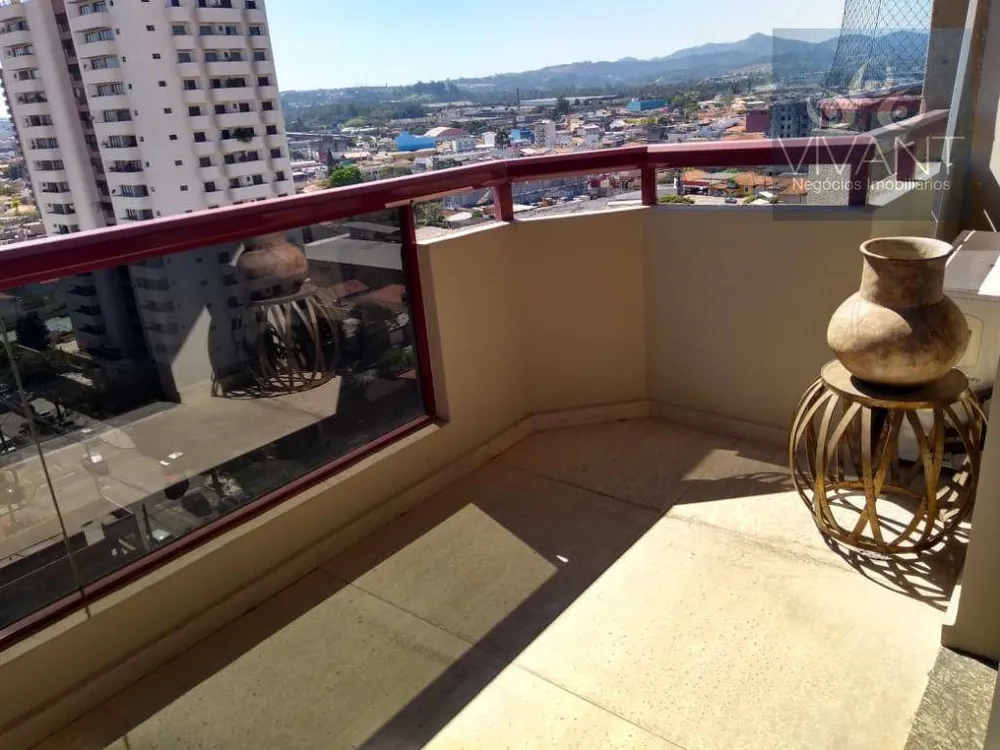 Apartamento, 3 quartos, 232 m² - Foto 2