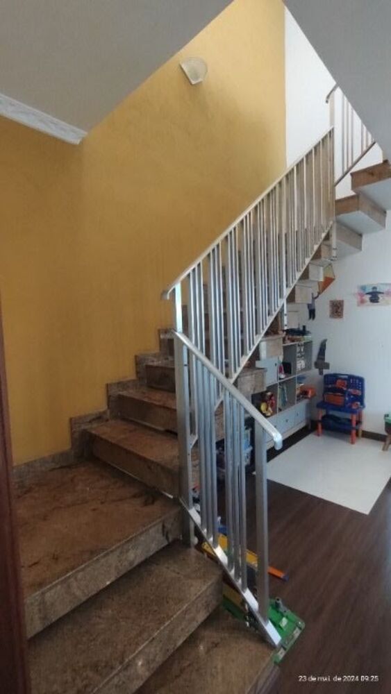 Sobrado à venda com 3 quartos, 248m² - Foto 1