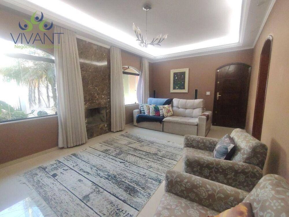 Casa, 3 quartos, 212 m² - Foto 1