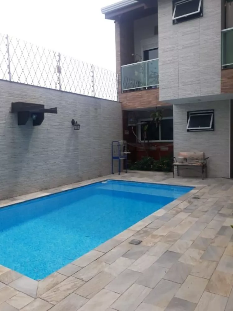 Sobrado à venda com 2 quartos, 200m² - Foto 1