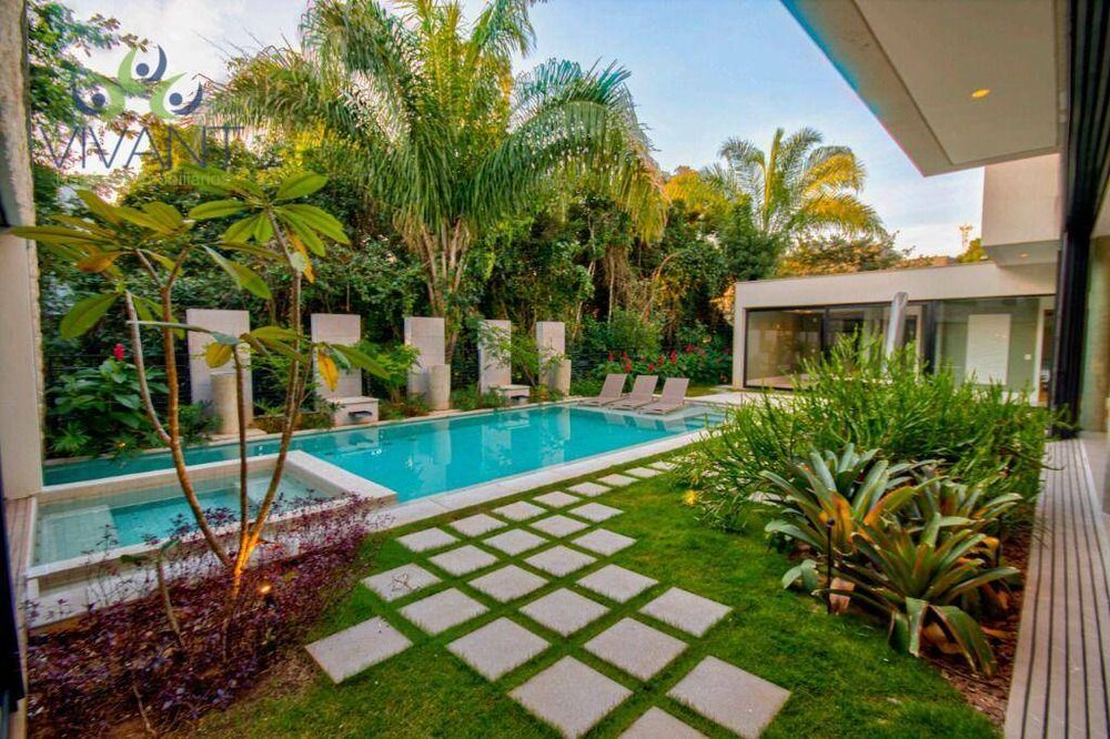 Sobrado, 9 quartos, 605 m² - Foto 2