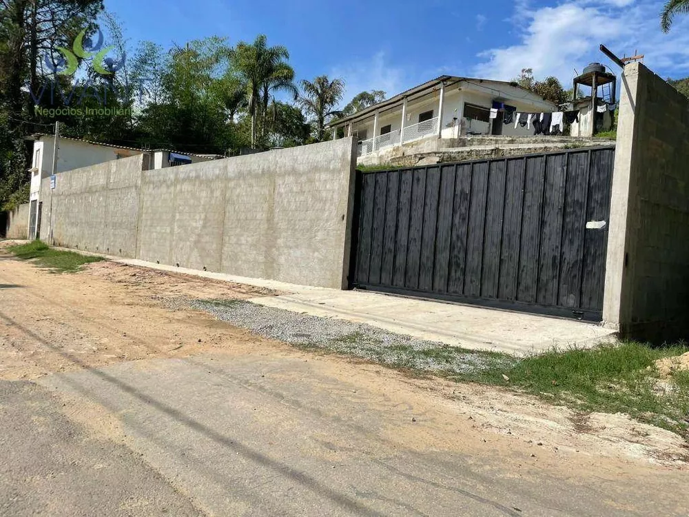 Chácara à venda com 3 quartos, 170m² - Foto 1