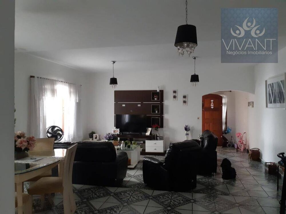 Sobrado, 3 quartos, 319 m² - Foto 1