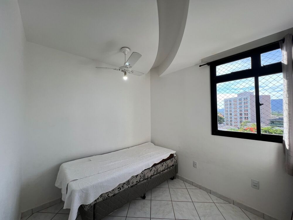 Apartamento à venda com 2 quartos, 75m² - Foto 2