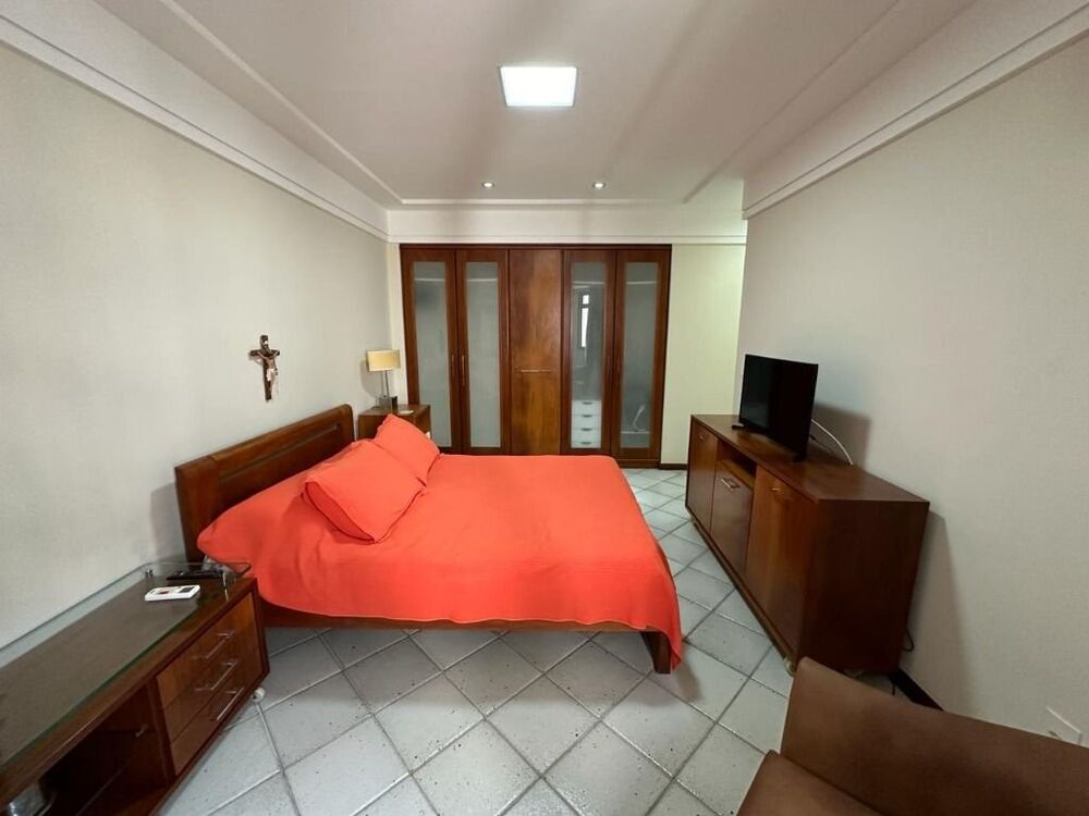 Apartamento à venda com 3 quartos, 140m² - Foto 2