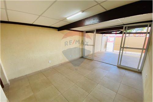 Casa Comercial para alugar com 8 quartos, 157m² - Foto 28