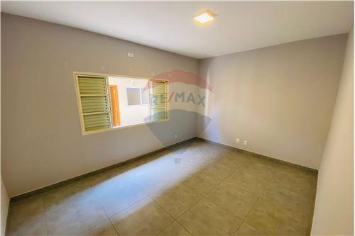 Casa Comercial para alugar com 8 quartos, 157m² - Foto 5