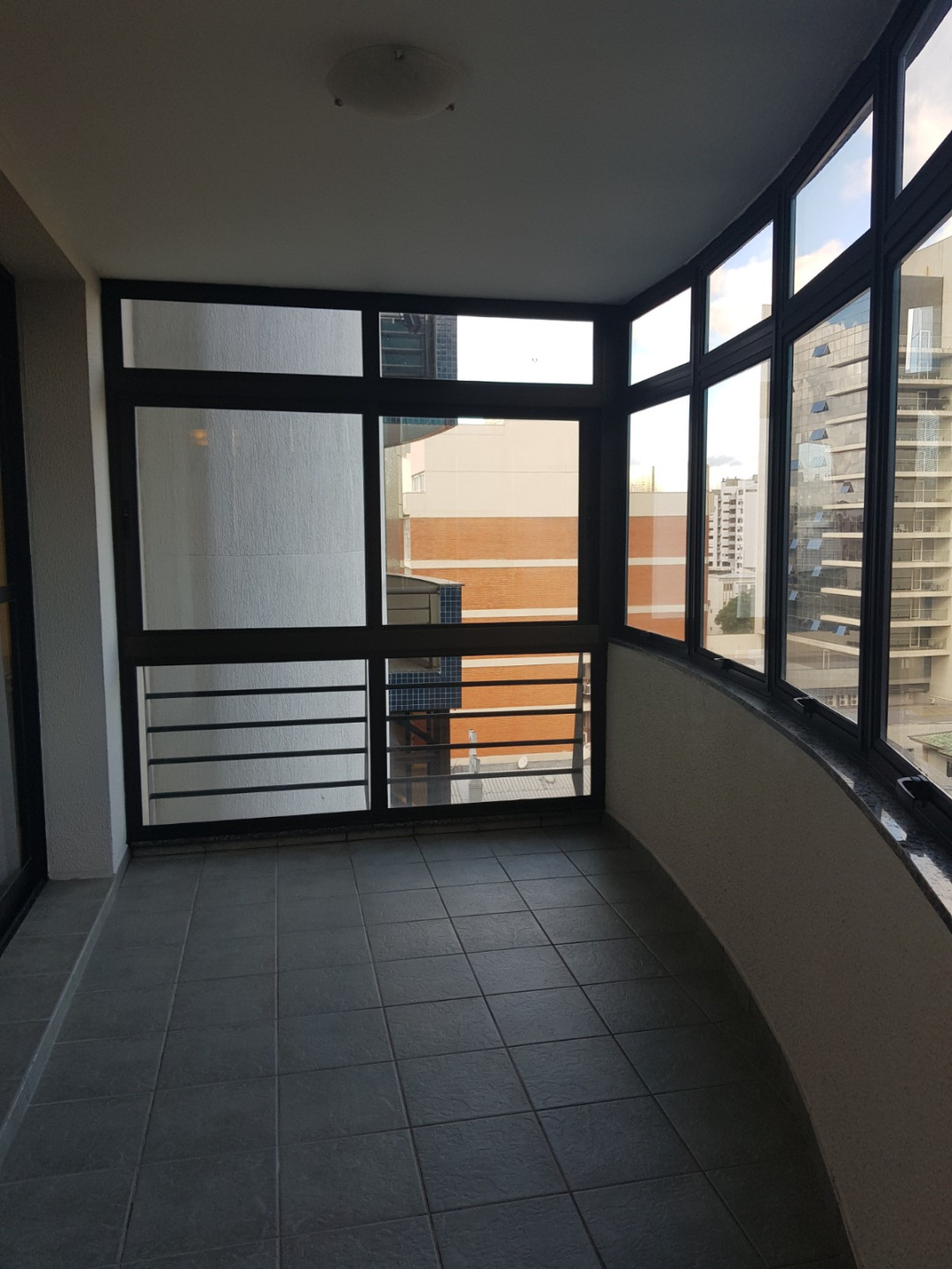 Apartamento à venda com 3 quartos, 122m² - Foto 2