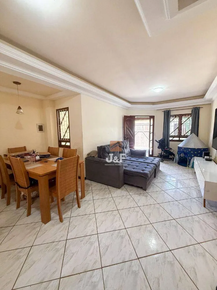 Casa, 3 quartos, 157 m² - Foto 2