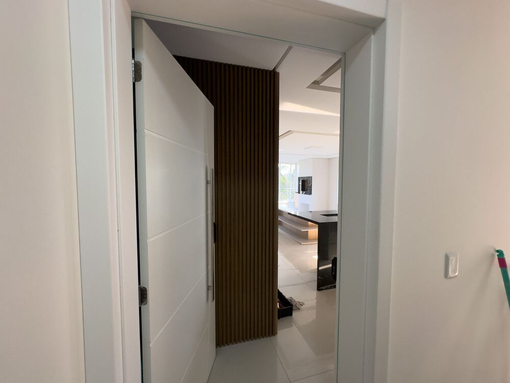 Apartamento à venda com 3 quartos, 107m² - Foto 1