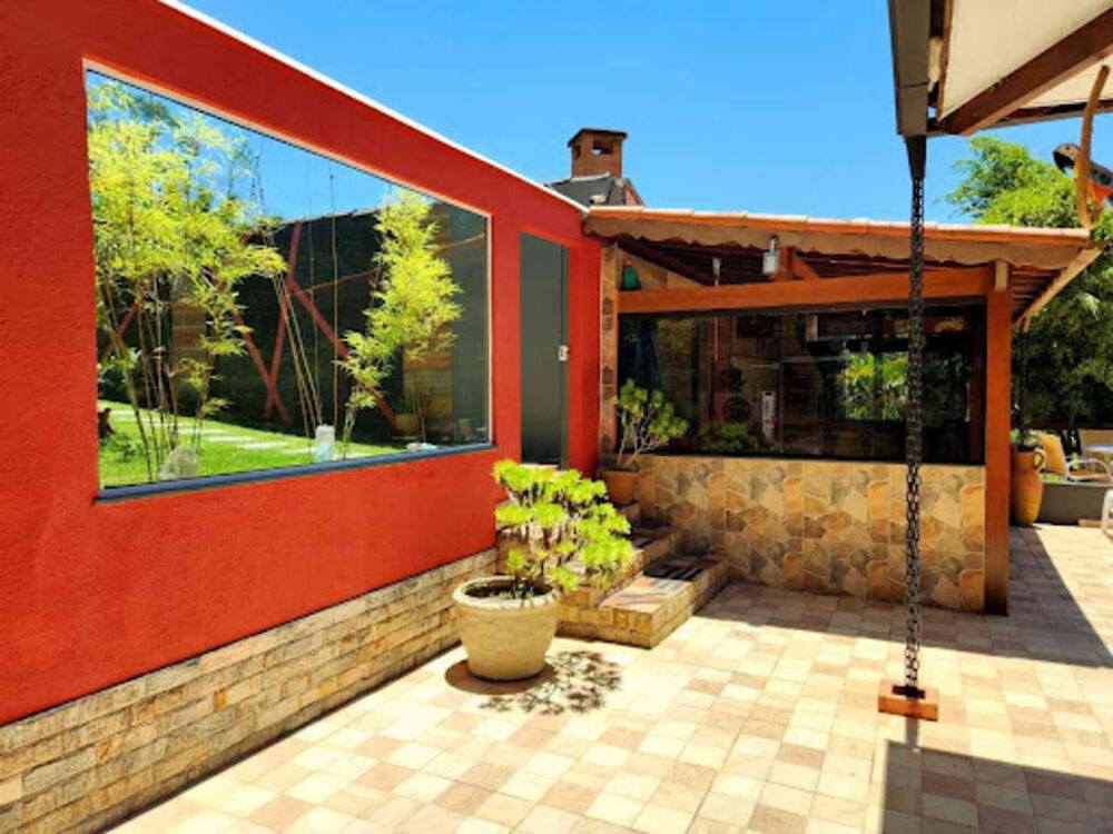 Casa para alugar com 3 quartos, 221m² - Foto 1
