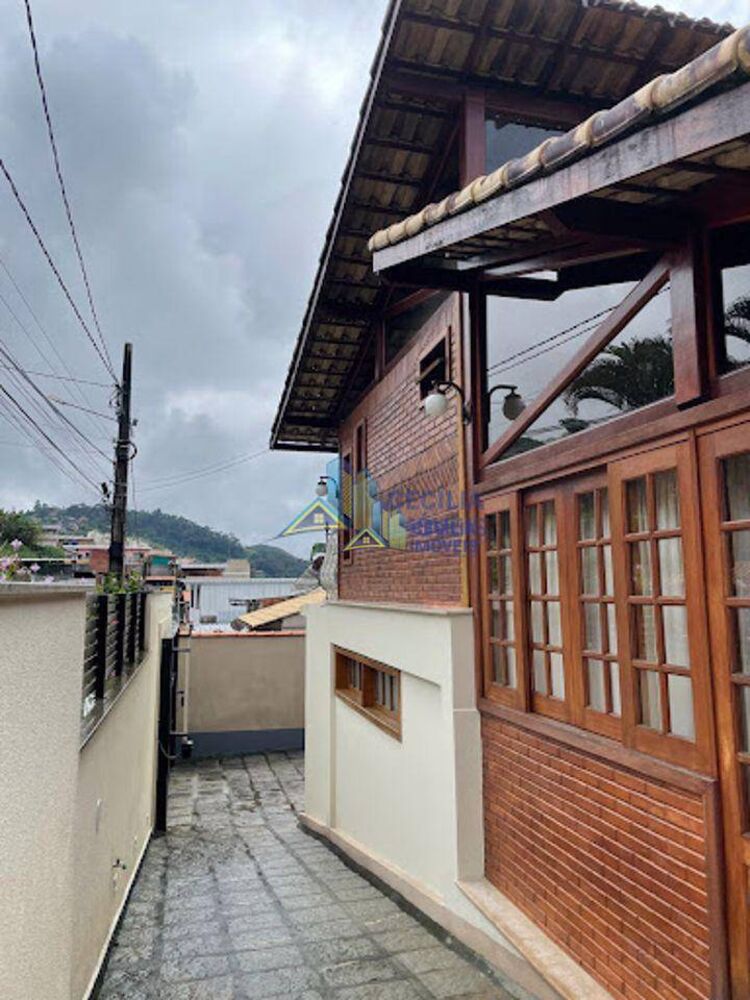 Casa à venda com 2 quartos, 293m² - Foto 1