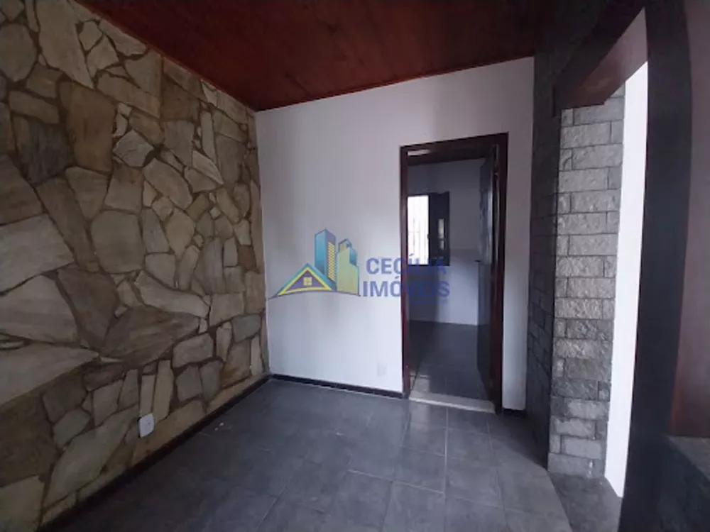 Casa à venda com 2 quartos, 60m² - Foto 4