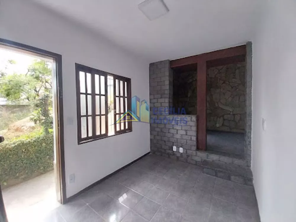 Casa à venda com 2 quartos, 60m² - Foto 1