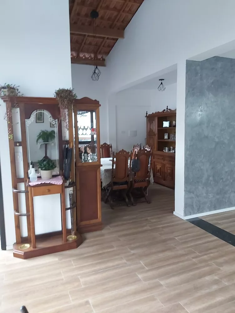 Casa à venda com 3 quartos, 178m² - Foto 4