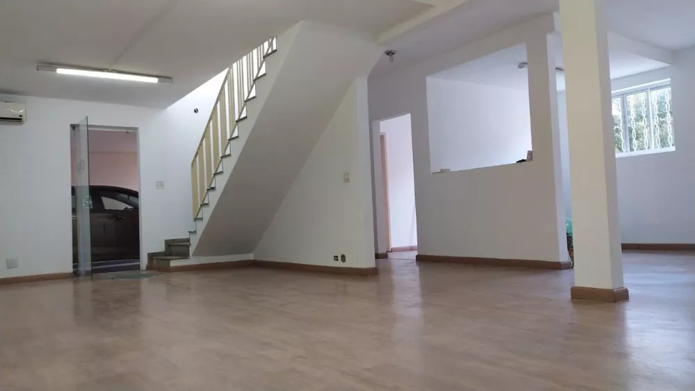 Prédio Inteiro à venda e aluguel com 3 quartos, 300m² - Foto 1