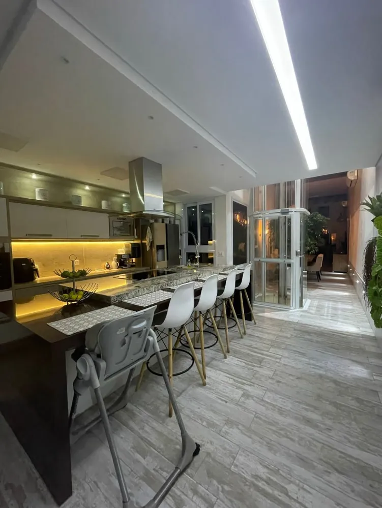 Cobertura, 3 quartos, 220 m² - Foto 12
