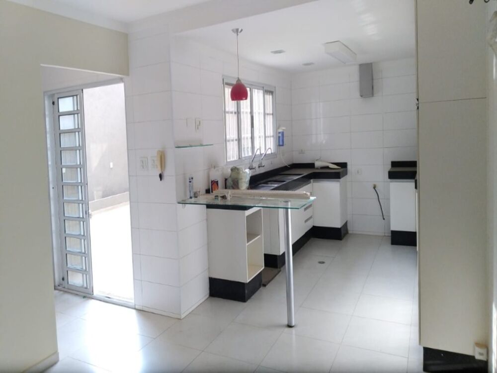 Casa, 3 quartos, 250 m² - Foto 1