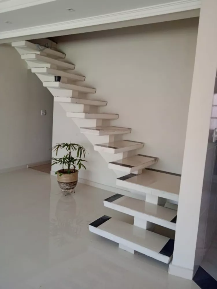 Sobrado à venda com 5 quartos, 190m² - Foto 1