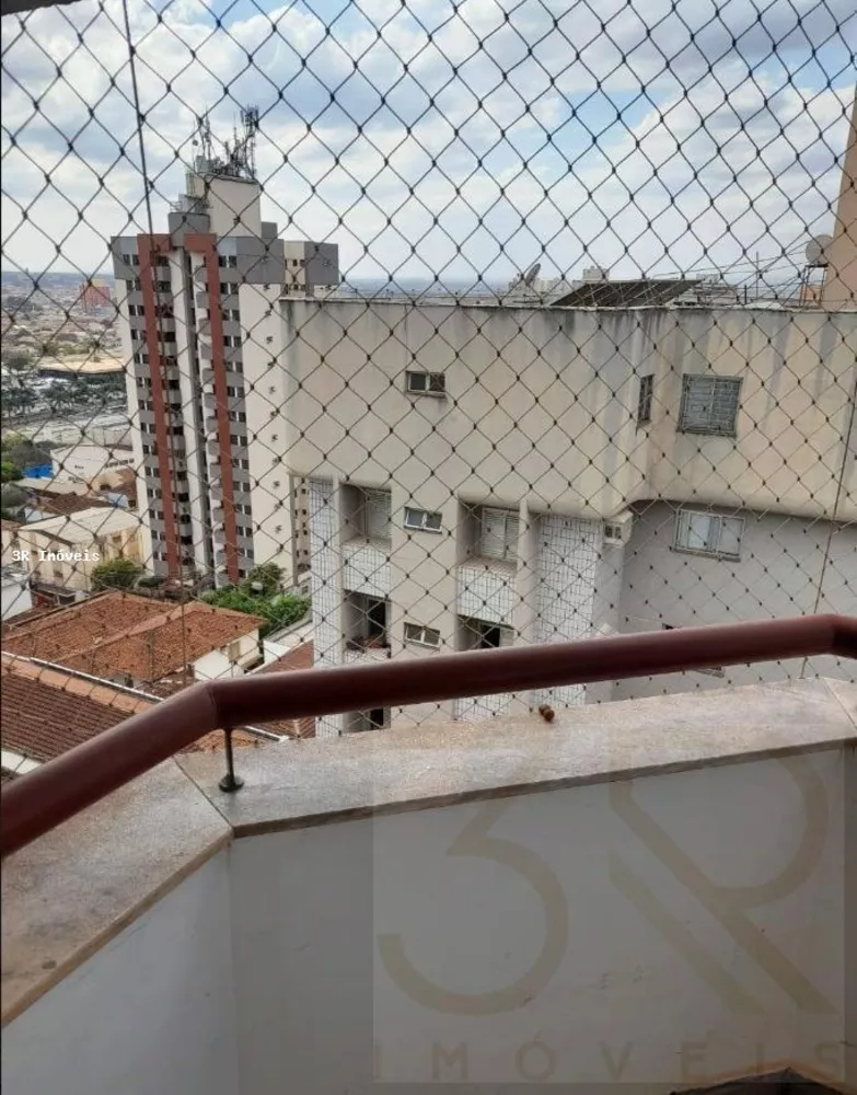 Apartamento à venda com 3 quartos, 122m² - Foto 2