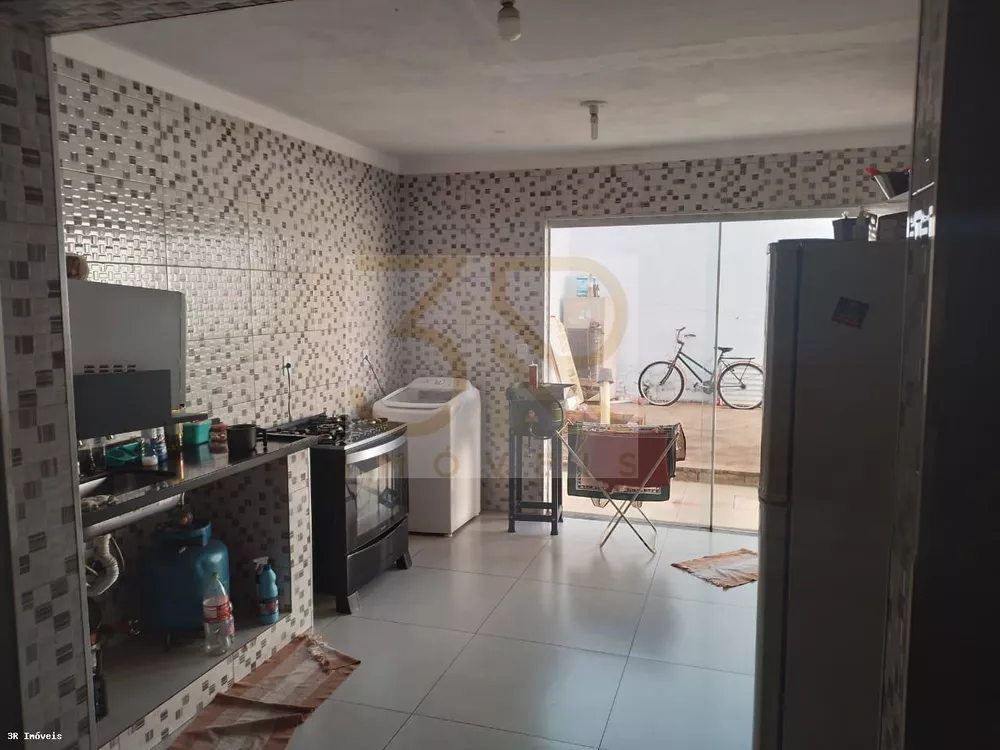 Casa à venda com 2 quartos, 160m² - Foto 1