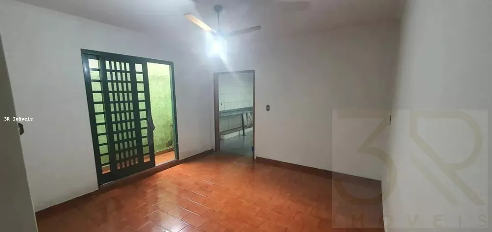 Casa à venda com 3 quartos, 170m² - Foto 2