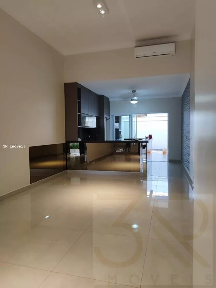 Casa de Condomínio para alugar com 3 quartos, 250m² - Foto 1