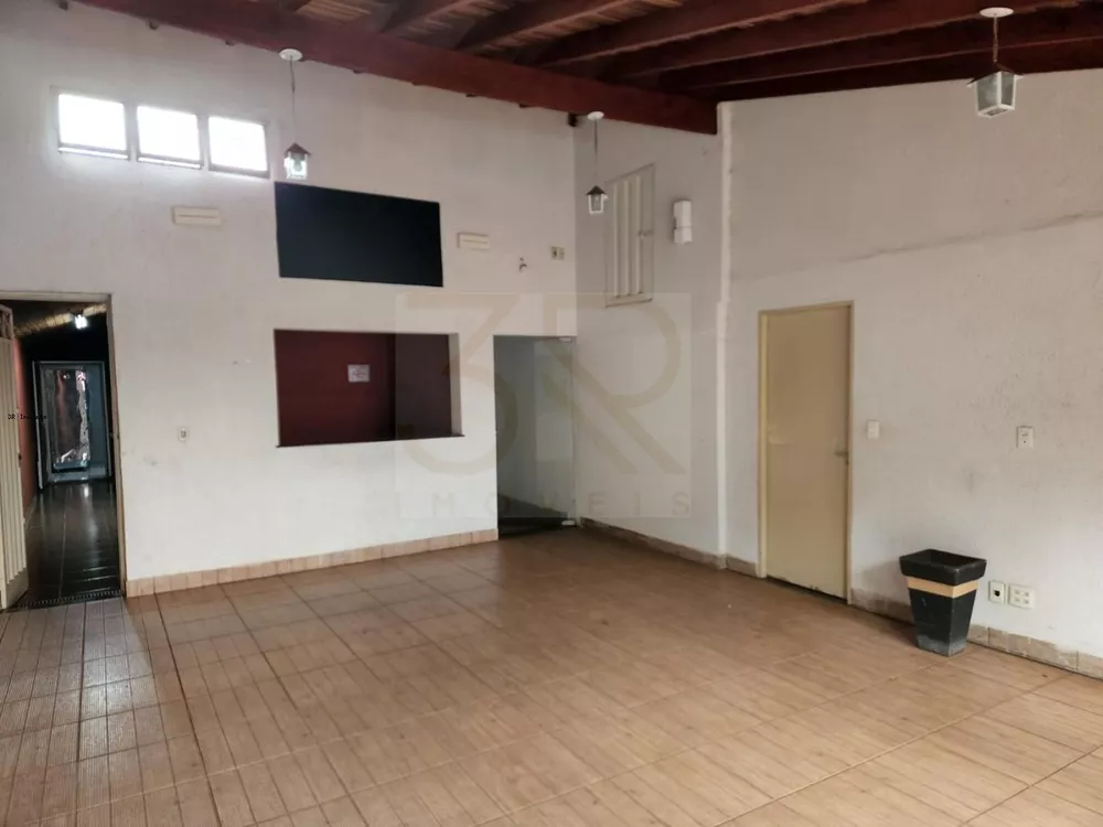 Casa à venda com 3 quartos, 250m² - Foto 2