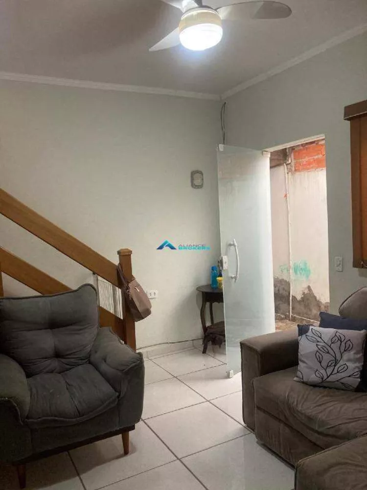 Casa à venda com 4 quartos, 200m² - Foto 3