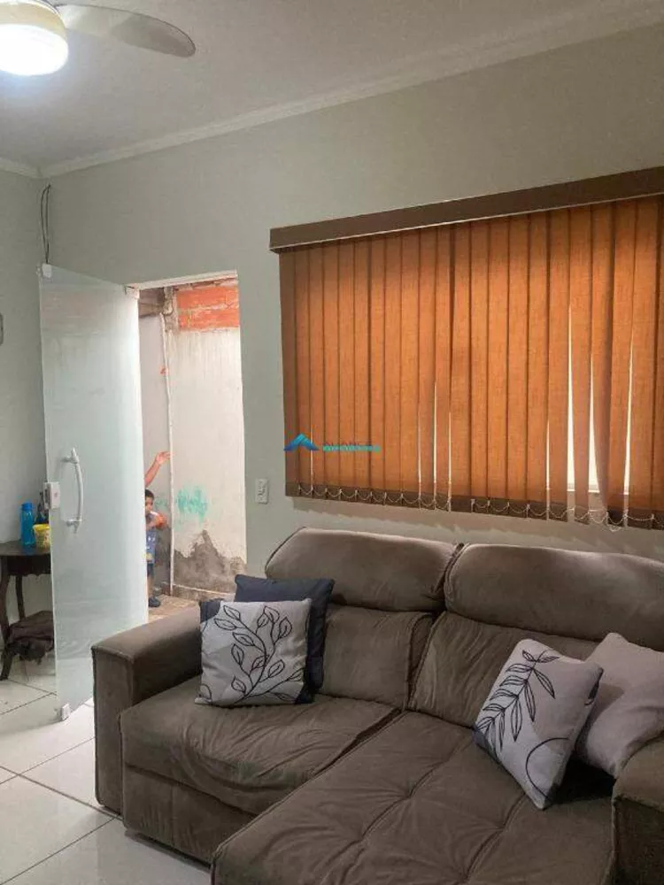 Casa à venda com 4 quartos, 200m² - Foto 4