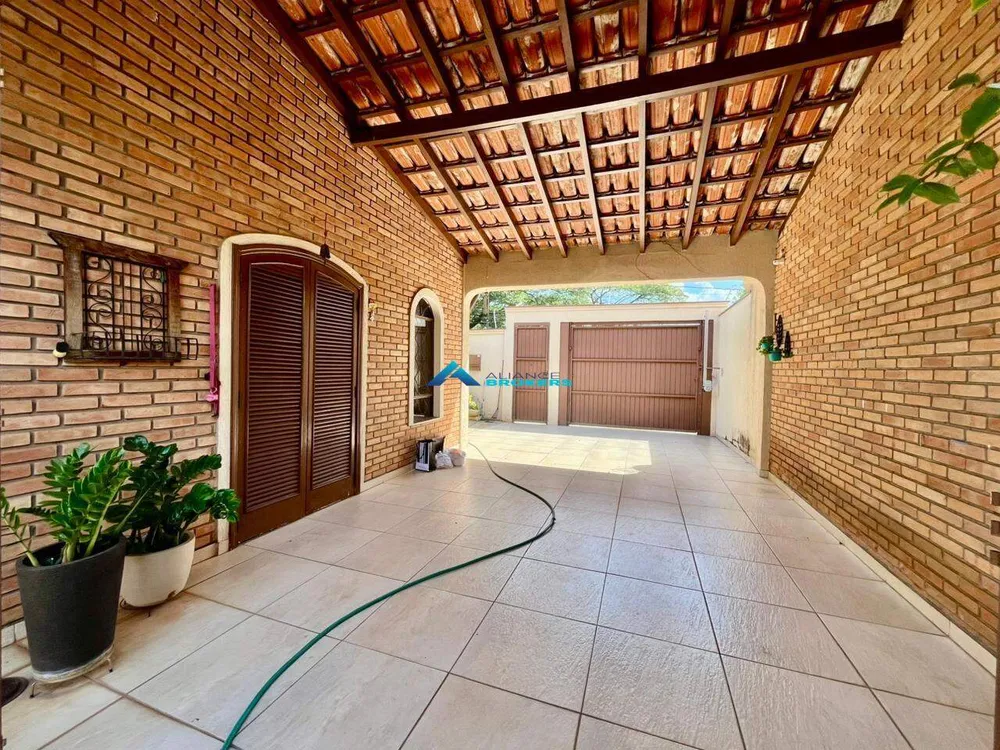 Casa, 3 quartos, 180 m² - Foto 1