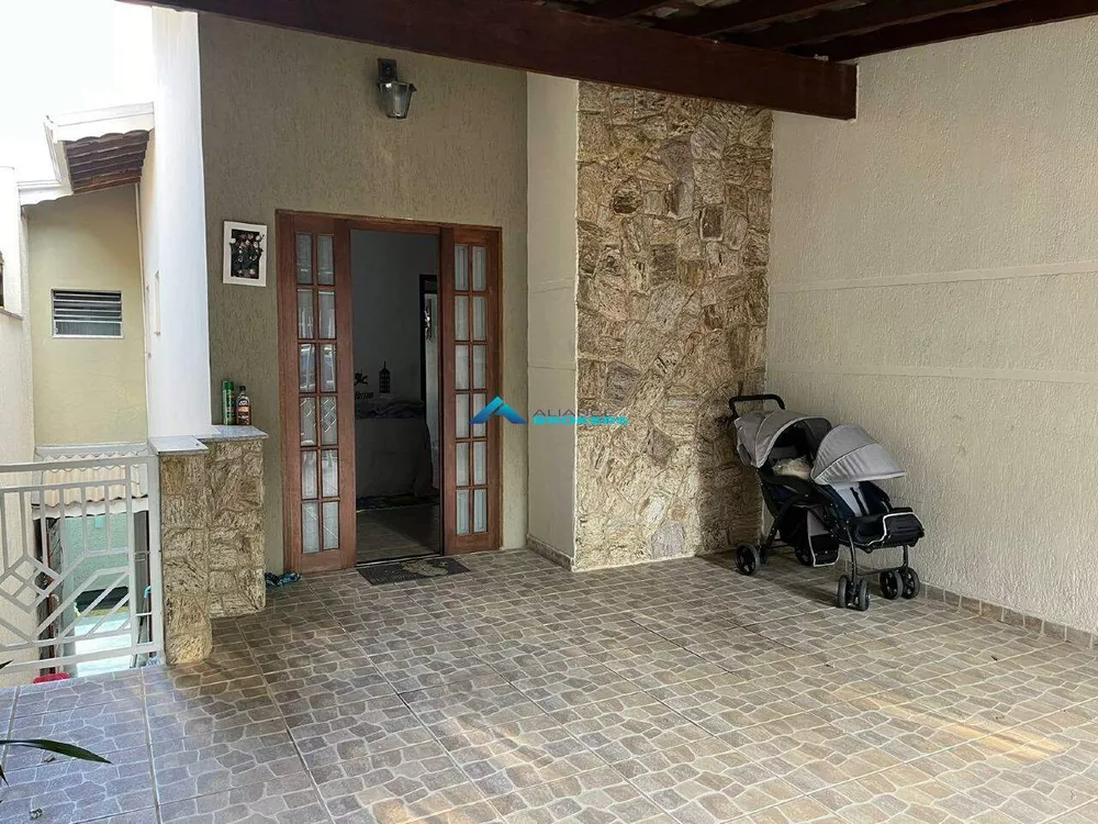 Casa à venda com 2 quartos, 200m² - Foto 2