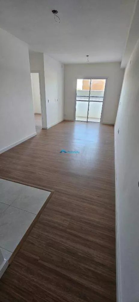 Apartamento à venda com 2 quartos, 64m² - Foto 2