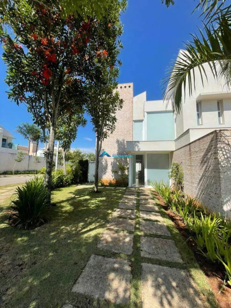 Casa de Condomínio à venda com 4 quartos, 270m² - Foto 1