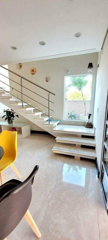 Casa à venda com 3 quartos, 217m² - Foto 4