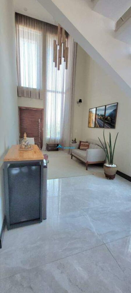 Casa à venda com 3 quartos, 217m² - Foto 2