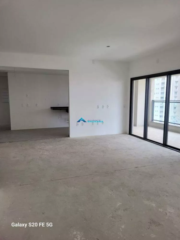 Apartamento à venda com 3 quartos, 141m² - Foto 1