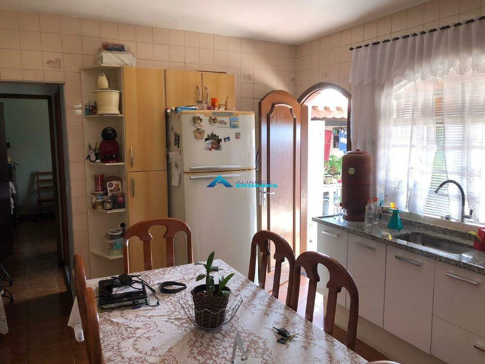 Casa à venda com 3 quartos, 204m² - Foto 20