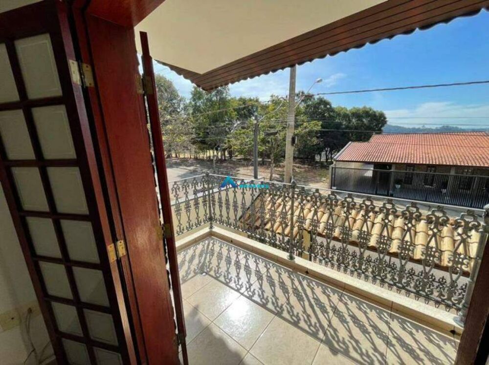 Casa à venda com 3 quartos, 245m² - Foto 8