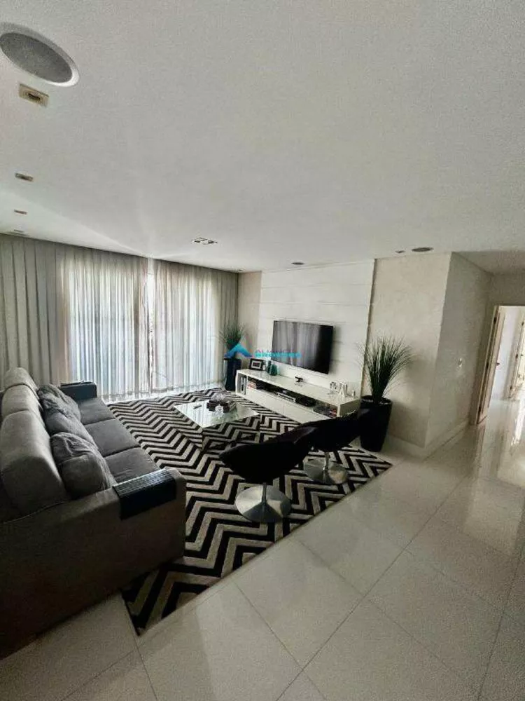 Apartamento à venda com 3 quartos, 157m² - Foto 1