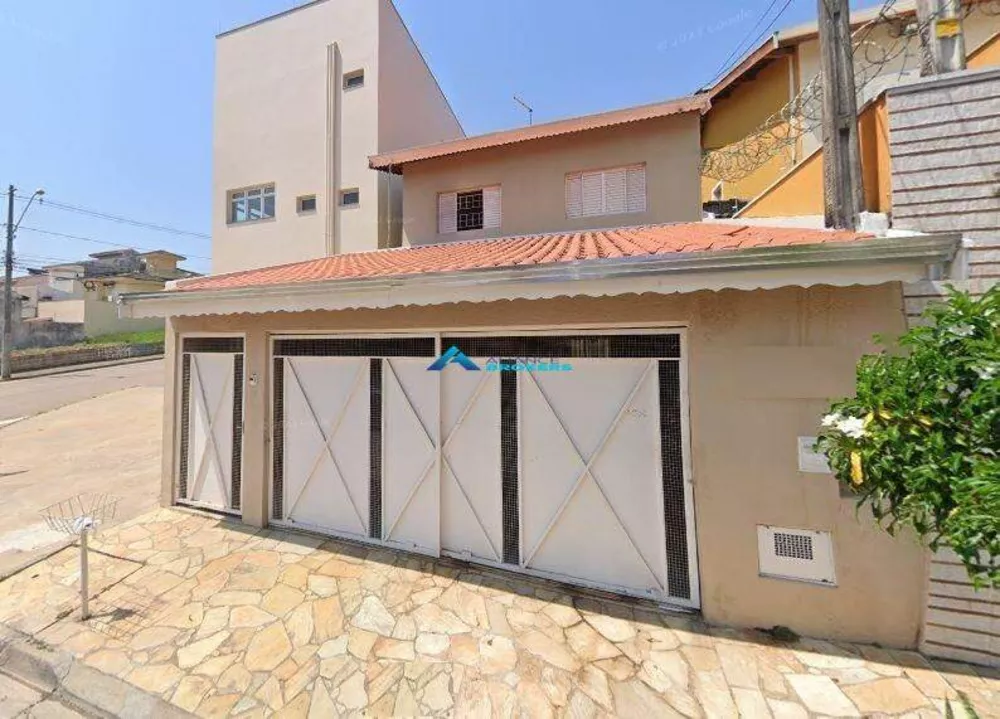 Casa à venda com 3 quartos, 203m² - Foto 1