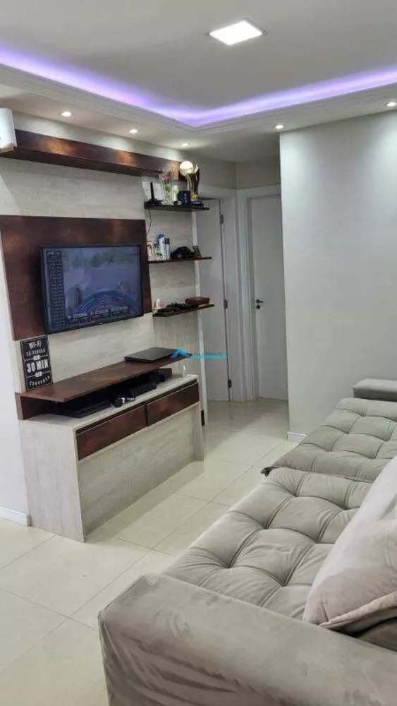 Apartamento à venda com 2 quartos, 67m² - Foto 2