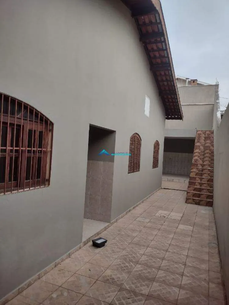 Casa, 3 quartos, 243 m² - Foto 1
